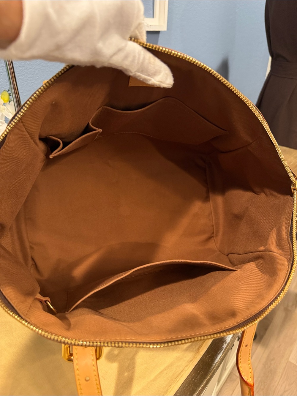 Authentic Louis Vuitton Tivoli GM - Picture 6 of 13